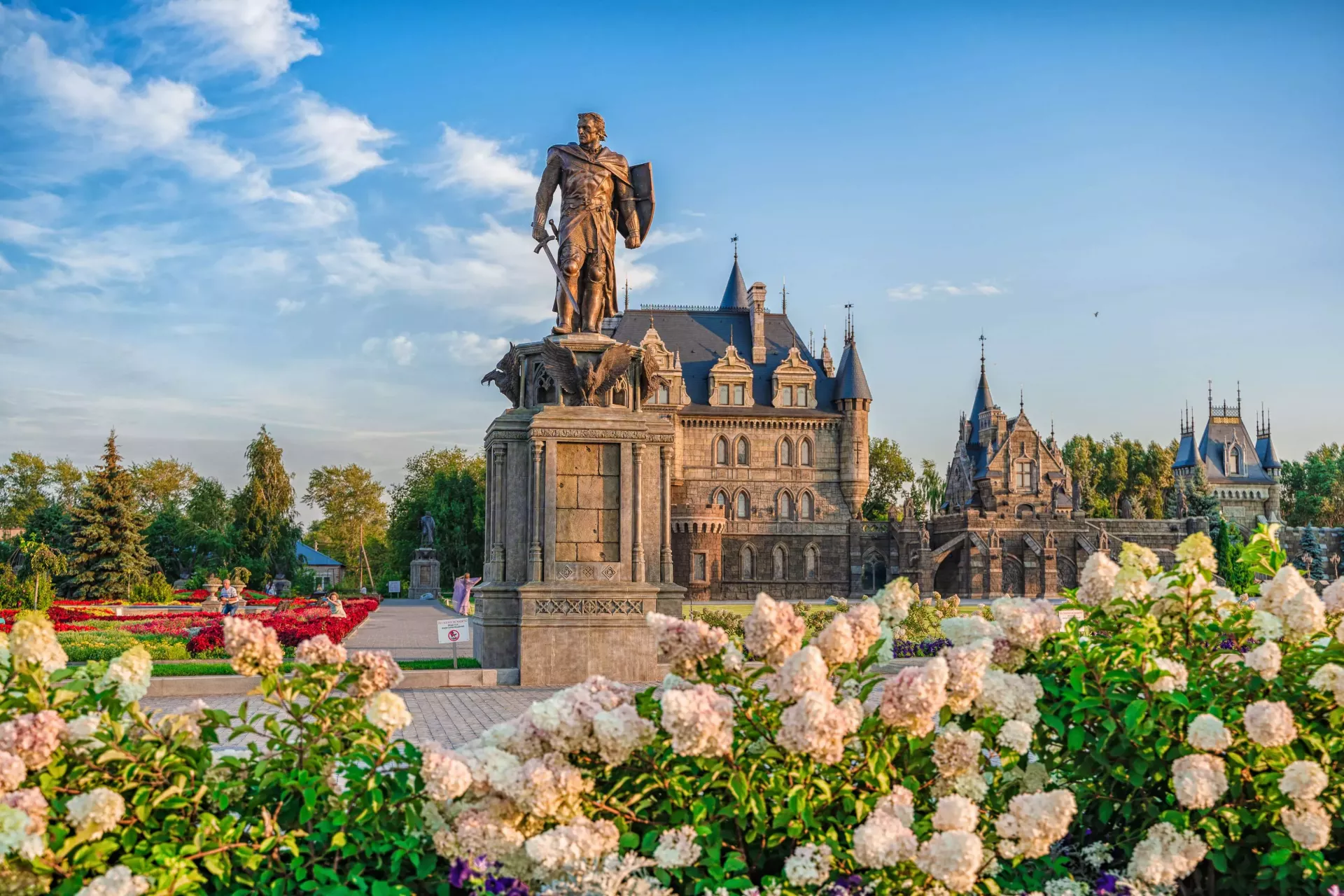 Интересные места для любителей путешествовать на авто: Замок Гарибальди.